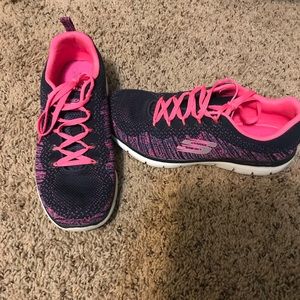 Skechers “skech knit” memory foam size 8.5